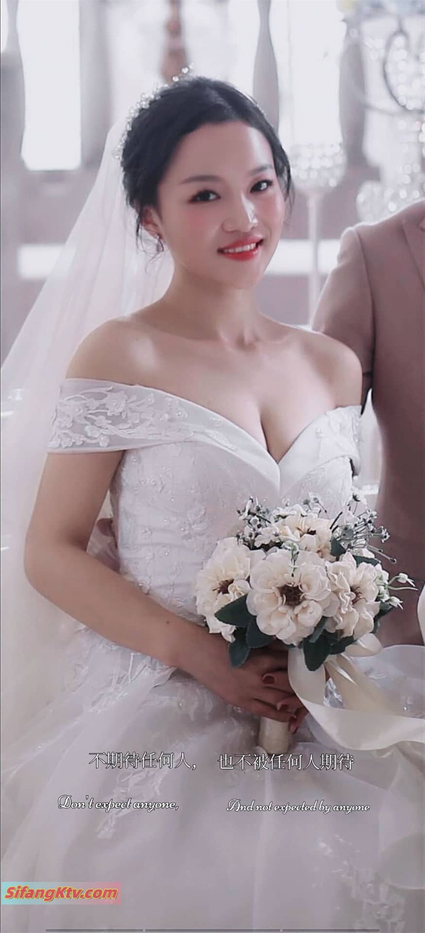 极品反差婊洁白婚纱照与淫照对比淫荡母狗人妻露脸63P/14V/311M